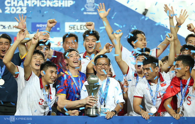 HLV Hoàng Anh Tuấn viết tâm thư đầy xúc động sau khi U23 Việt Nam lên ngôi vô địch