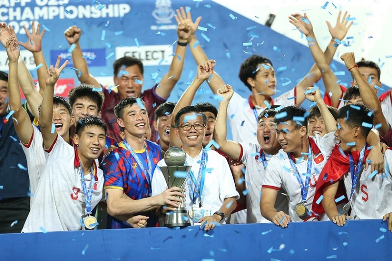 HLV Hoàng Anh Tuấn vẫn chưa tỏ ra mãn nguyện dù vô địch U23 ĐNÁ